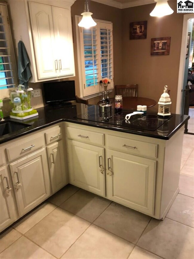 1108 Eastmoor Dr, McPherson, KS 67460 - photo 2