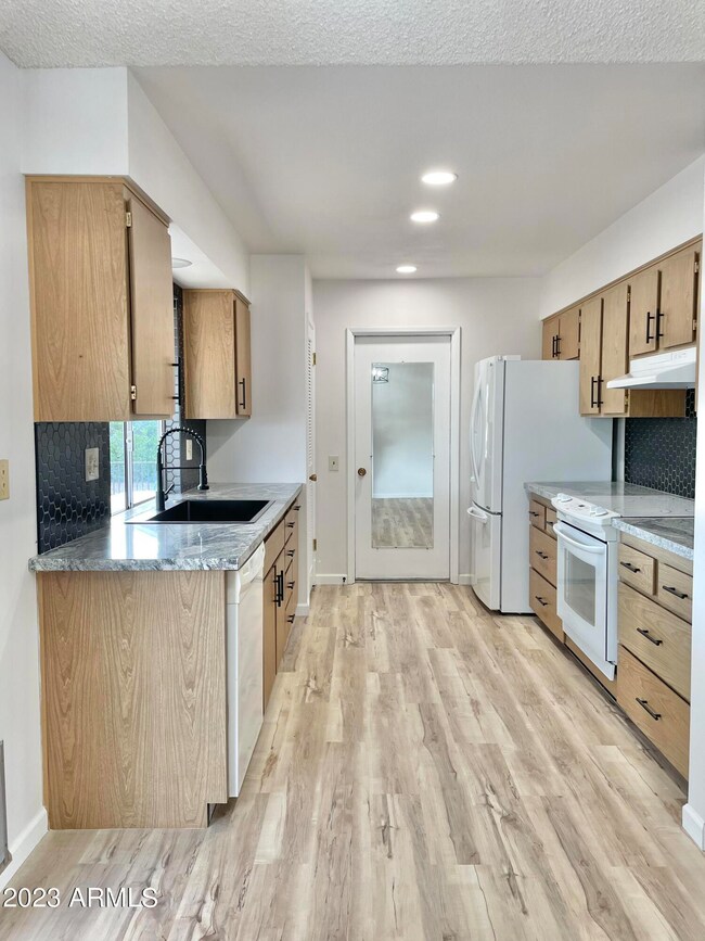 D5B37DF1-18FB-4FC1-84FD-788374E73BD1