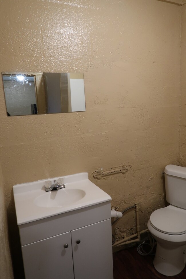 415 N Beauregard St unit 8, Alvin, TX 77511 - photo 7