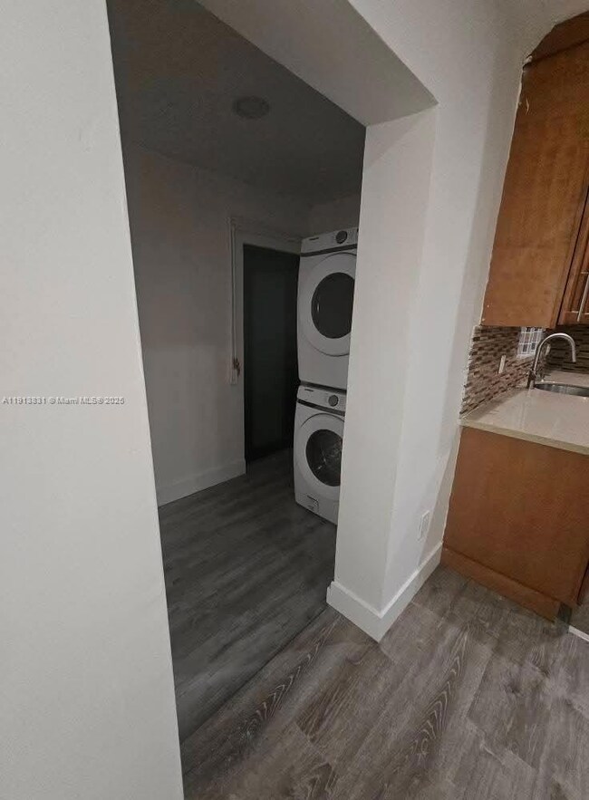 425 NE 109th St, Miami, FL 33161 - photo 6