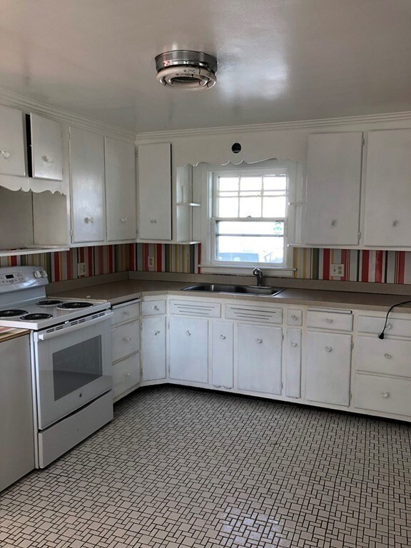 9 Boynton St unit 1, Swampscott, MA 01907 - photo 2