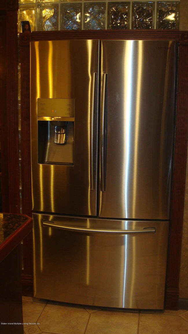 71 Mills Ave, Staten Island, NY 10305 - photo 5