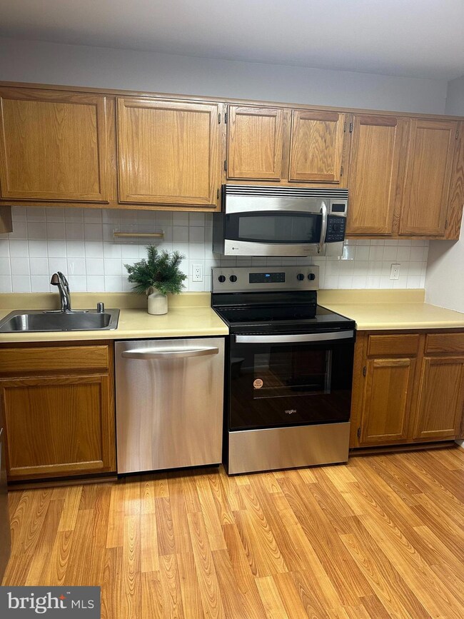 9452 Timesweep Ln, Columbia, MD 21045 - photo 5