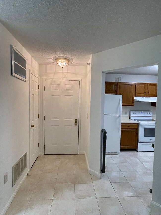 5 Bartemus Trail unit U205, Nashua, NH 03063 - photo 4