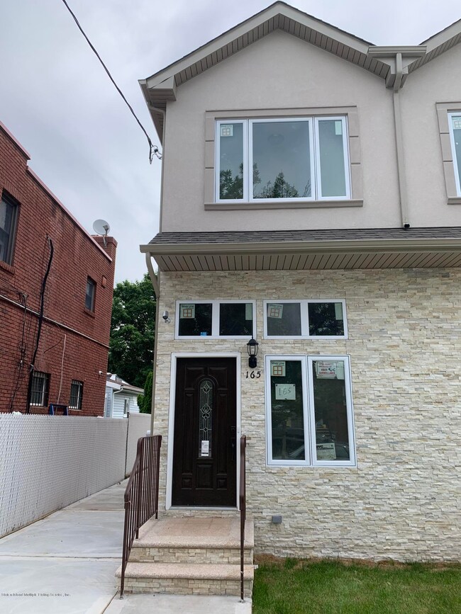 209 Cedar Ave, Staten Island, NY 10305 - photo 2
