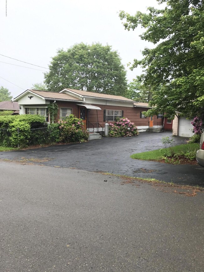 205 Edwards Ave, Clarks Summit, PA 18411 - photo 2