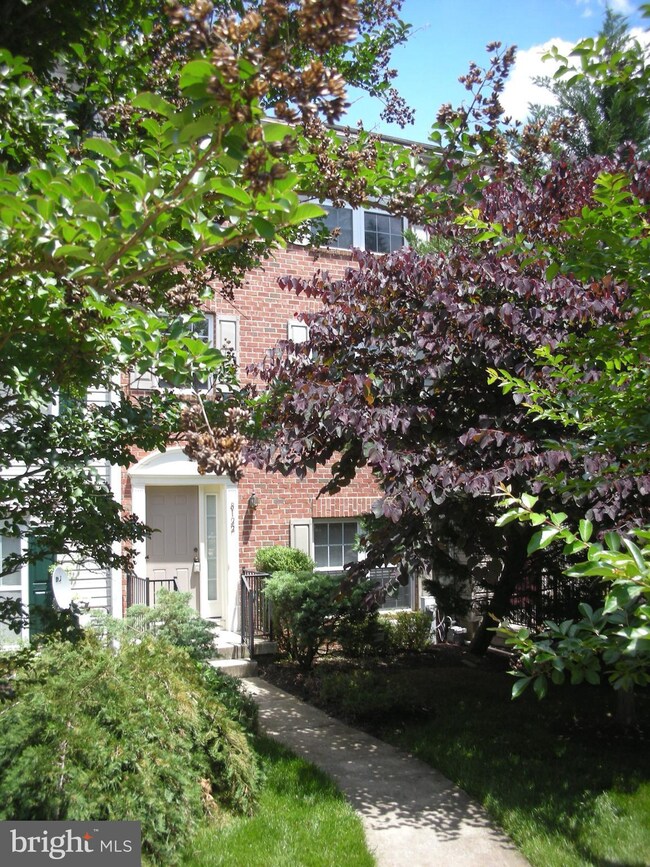 8122 Shannons Aly, Laurel, MD 20724 - photo 2