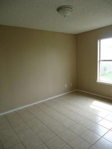 2805 Gayle unit 2, Edinburg, TX 78541 - photo 5