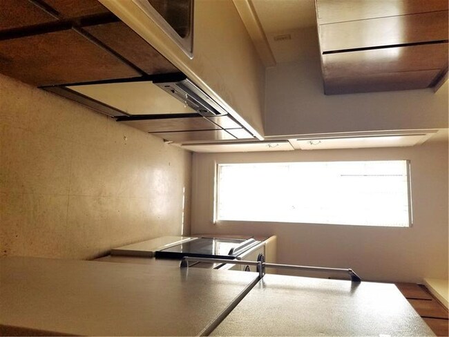 10727 Forest Ridge Ln unit D, El Paso, TX 79935 - photo 6