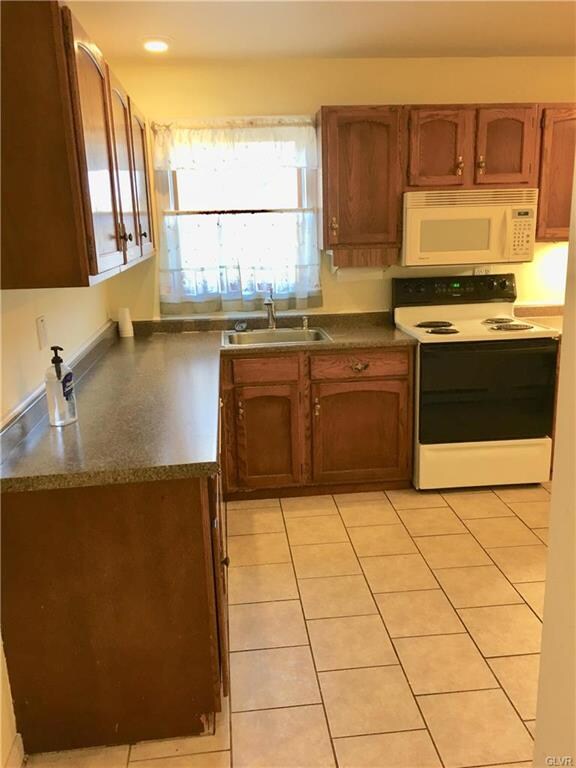 4033 W Grant St unit 10, Slatington, PA 18080 - photo 3