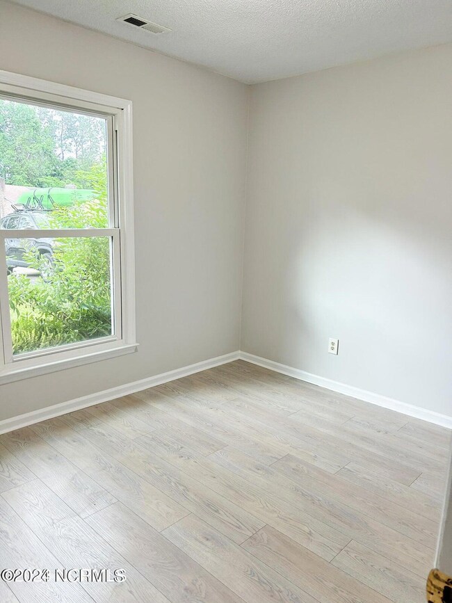 135 Windsor Ct, Jacksonville, NC 28546 - photo 5