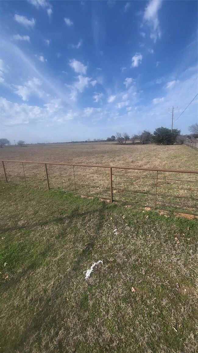 512 Cemetery Rd, Boyd, TX 76023 - photo 2