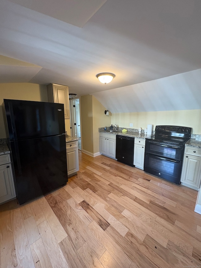 7 Coit St unit 2, New London, CT 06320 - photo 5