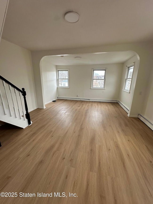 887 Manor Rd unit 2, Staten Island, NY 10314 - photo 3