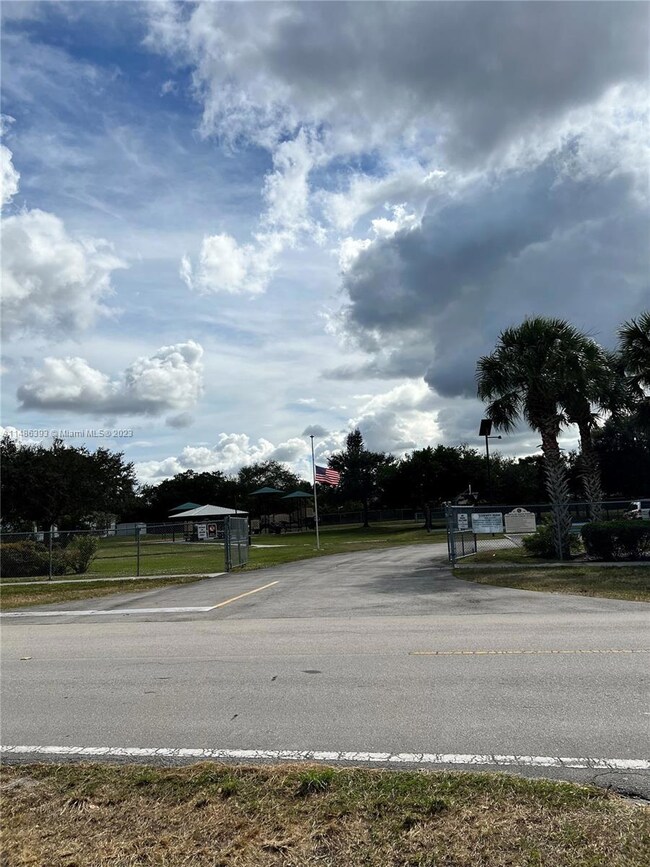 13481 SW 8th St, Davie, FL 33325 - photo 6