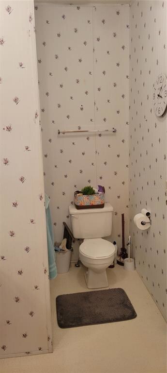 Shower to the left