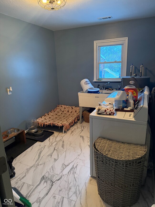 3427 N East St, Columbus, IN 47203 - photo 6