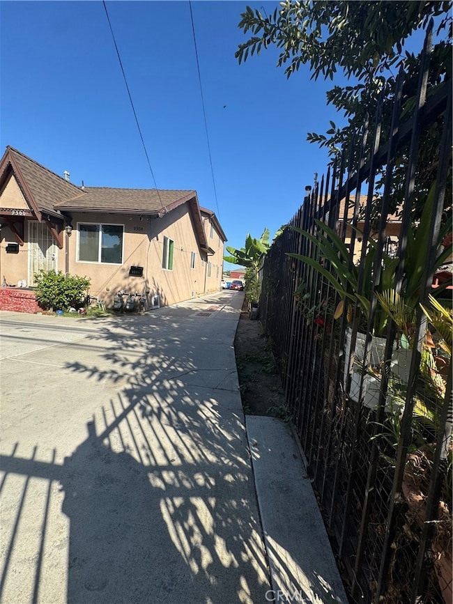 9300 S Hoover St, Los Angeles, CA 90044 - photo 2
