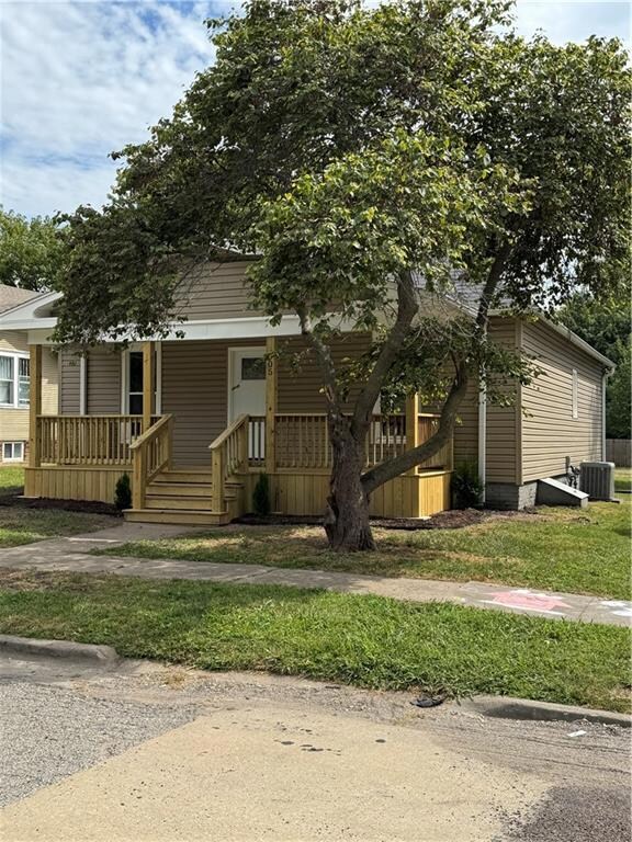 105 E 14th St, Higginsville, MO 64037 - photo 5