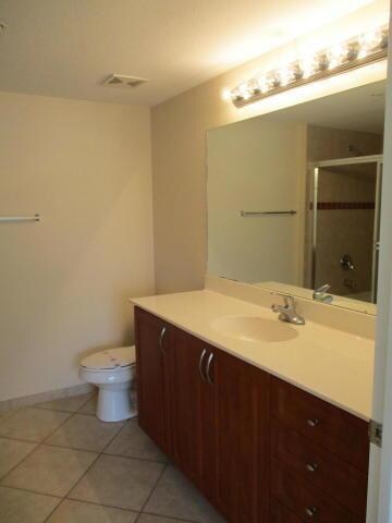 6511 Emerald Dunes Dr unit 307, West Palm Beach, FL 33411 - photo 2