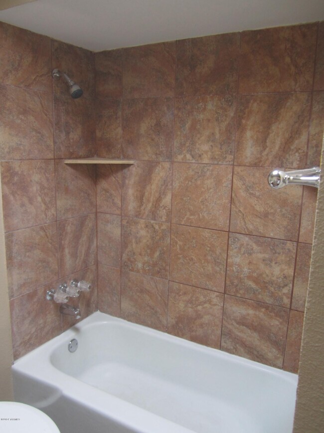 Guest Bathroom tub
