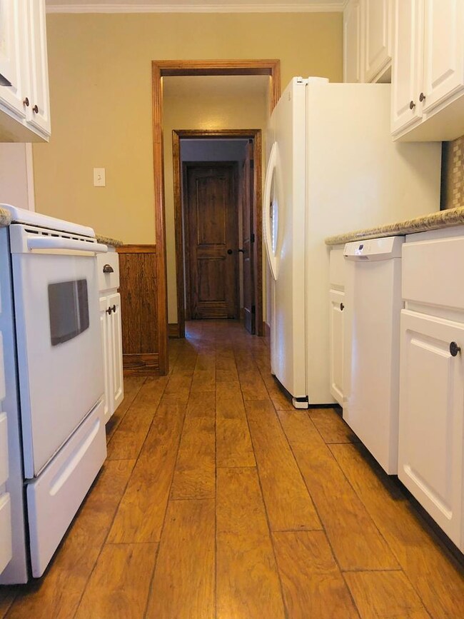 2932 La Vista Ave, Bay City, TX 77414 - photo 6