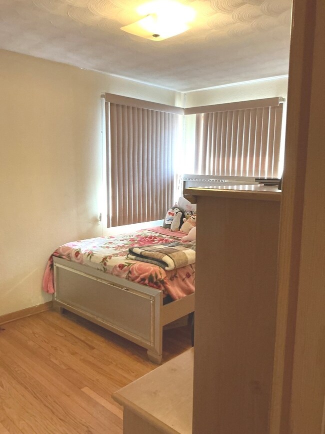 618 W Bevan Dr, Joliet, IL 60435 - photo 7