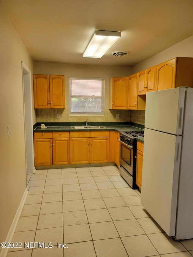 2217 Betsy Dr, Jacksonville, FL 32210 - photo 4