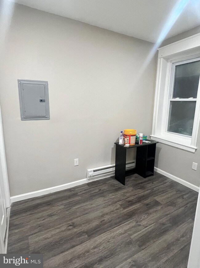 430 Macdade Blvd unit 3, Darby, PA 19023 - photo 3