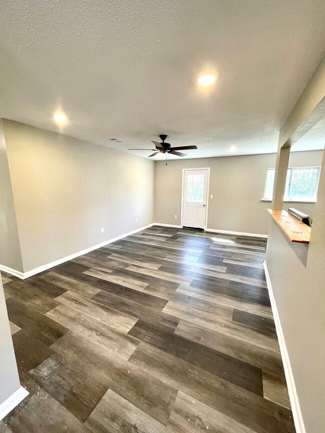 1102 Douglas St, Picayune, MS 39466 - photo 3