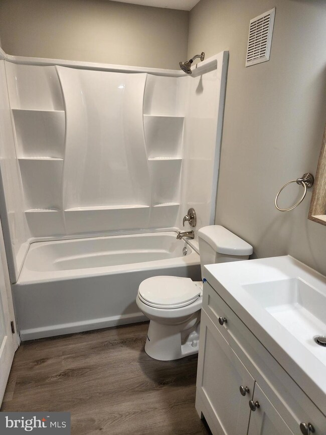 205 A Cypress Point Cir, Mount Laurel, NJ 08054 - photo 4