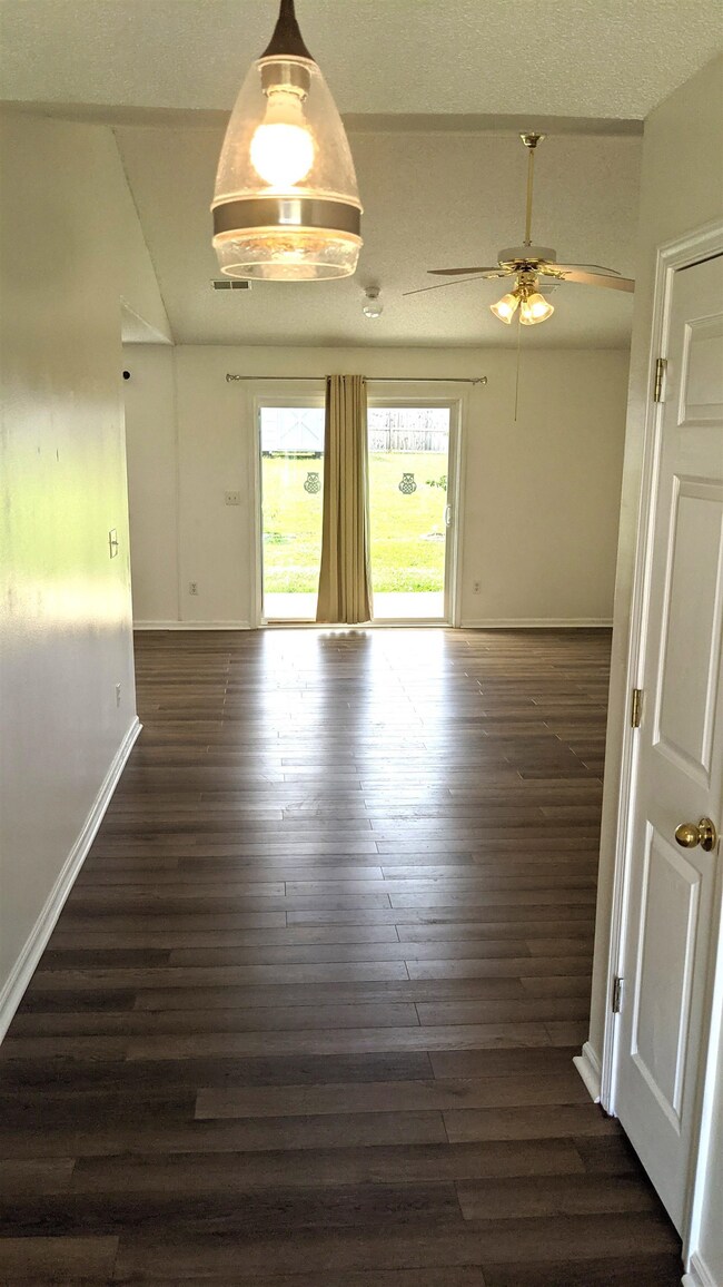 541 Mountain View Rd, Boiling Springs, SC 29316 - photo 5