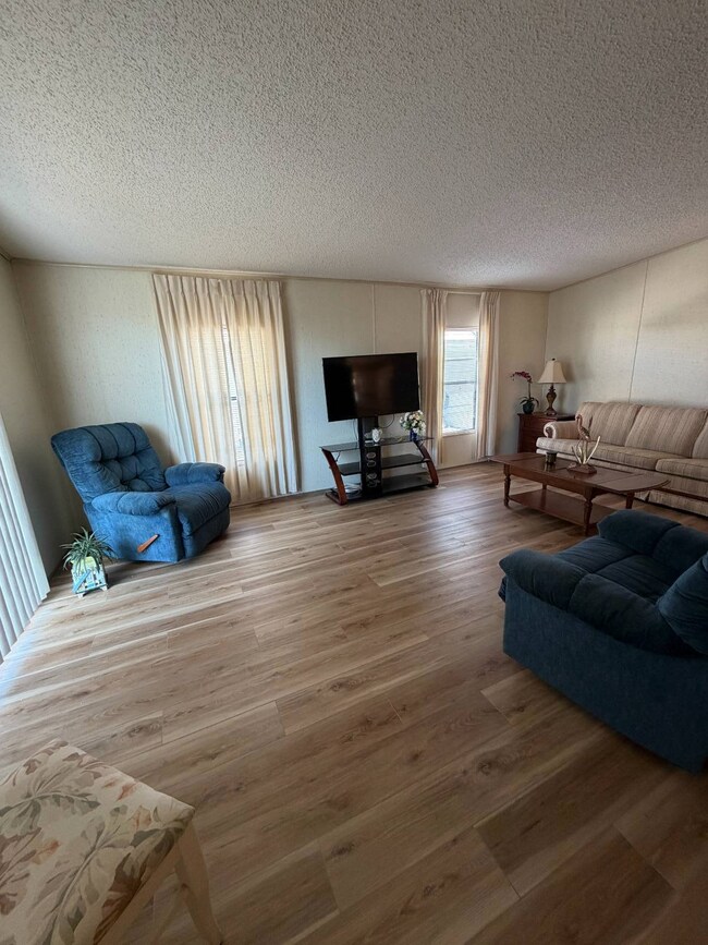 3390 Gandy Blvd N unit 25, Saint Petersburg, FL 33702 - photo 3