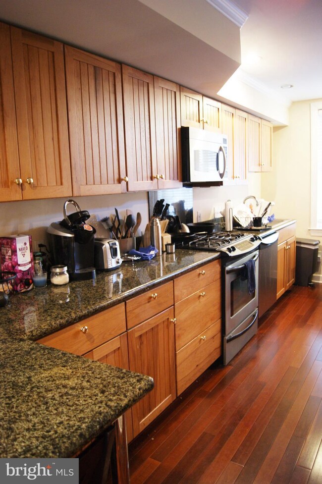 225 S Robinson St, Baltimore, MD 21224 - photo 6