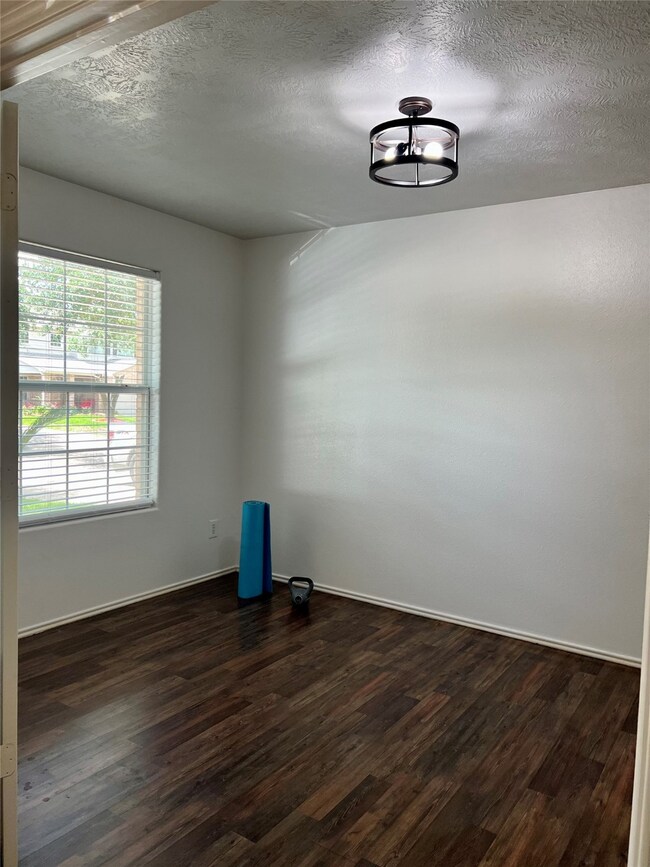 10431 Sutter Glen Ln, Houston, TX 77075 - photo 3