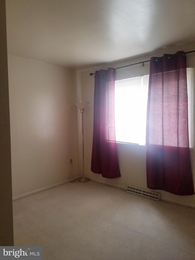 714 Crescent Ave, Reading, PA 19605 - photo 7