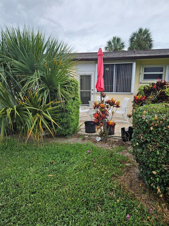 2941 Crosley Dr W unit E, West Palm Beach, FL 33415 - photo 5