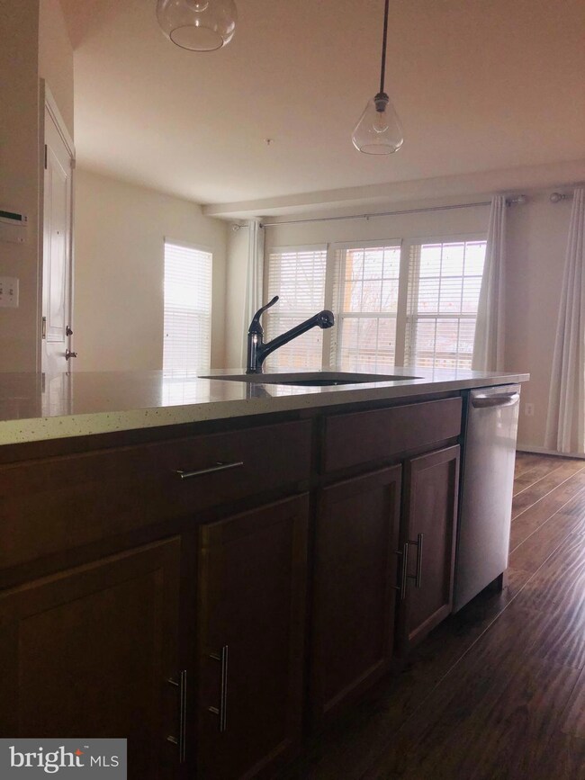 13913 Hollow Wind Way unit 101, Woodbridge, VA 22191 - photo 7