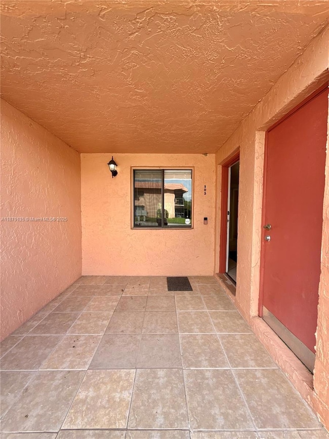 227 Lakeview Dr unit 103, Weston, FL 33326 - photo 2