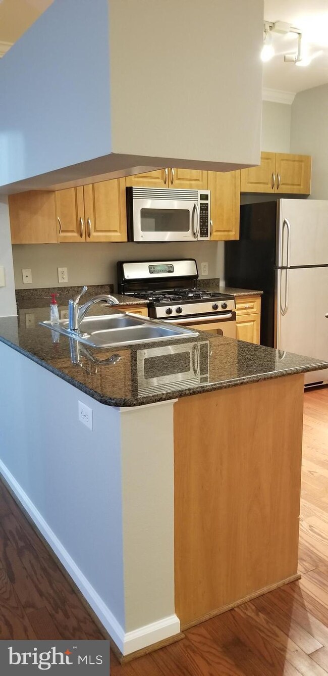 12949 Centre Park Cir unit 104, Herndon, VA 20171 - photo 6