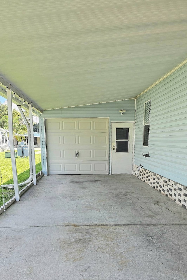 6226 Red Feather Dr, Zephyrhills, FL 33542 - photo 3