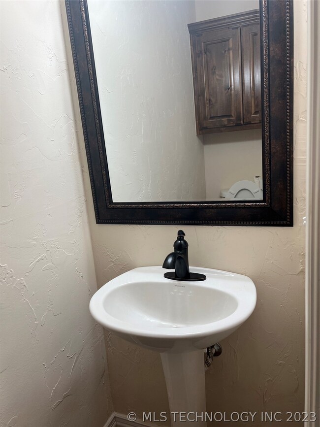 1906 Cardinal Ln, McAlester, OK 74501 - photo 4