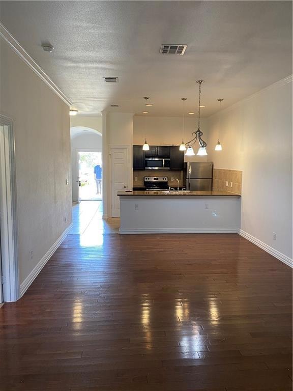 Unfurnished living room with arched walkways, vis