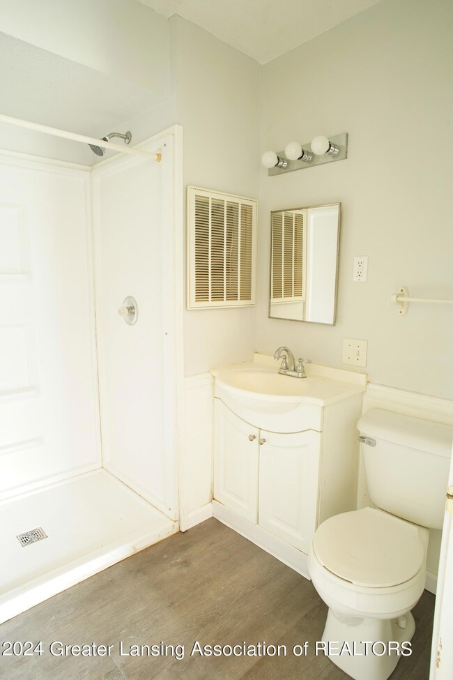 240 West Isham-7