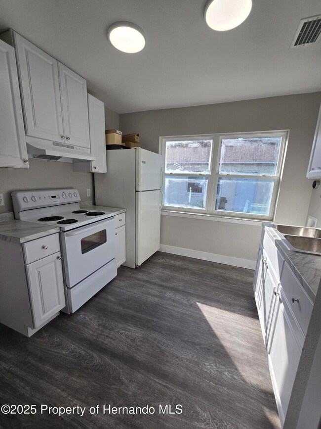 773 NE 9th St unit L, Crystal River, FL 34428 - photo 2