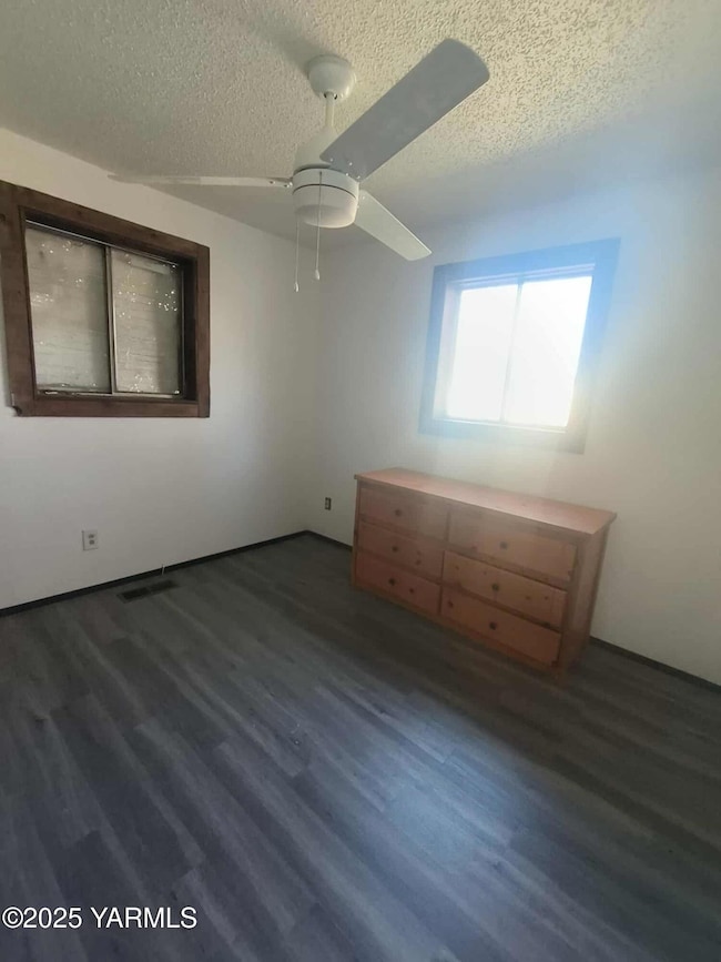 151 W Elmwood Ln, Toppenish, WA 98948 - photo 2