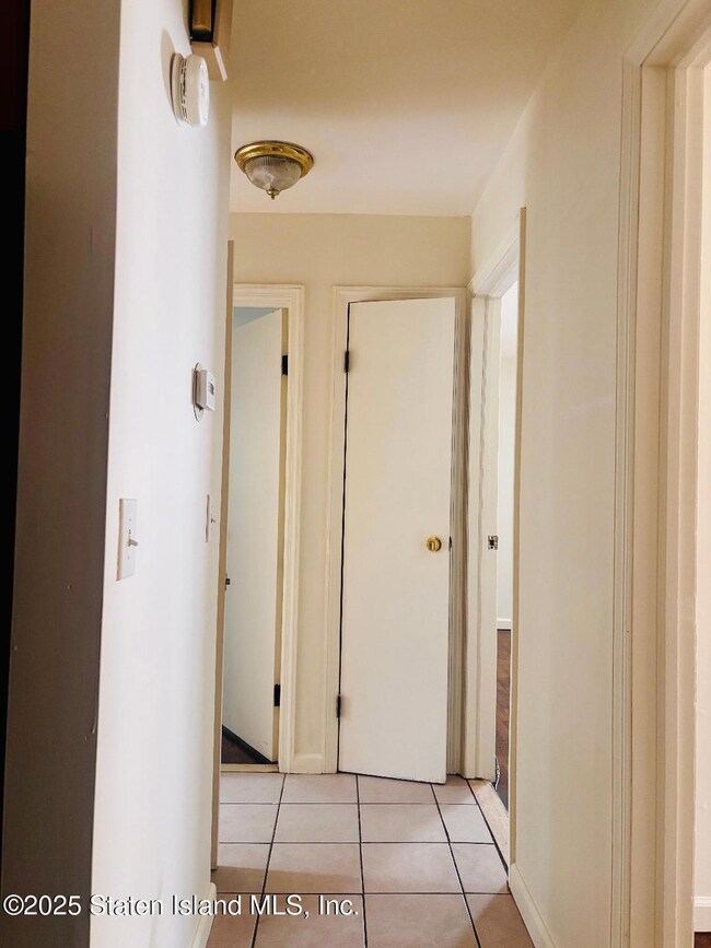 22 Grasmere Ave unit 1, Staten Island, NY 10304 - photo 6