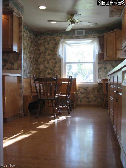 Eat-in kitchen