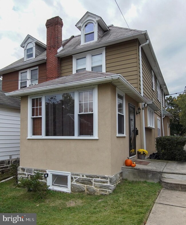 712 W Cobbs Creek Pkwy, Lansdowne, PA 19050 - photo 2