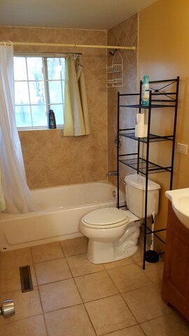 79 Alameda Dr, Carpentersville, IL 60110 - photo 6